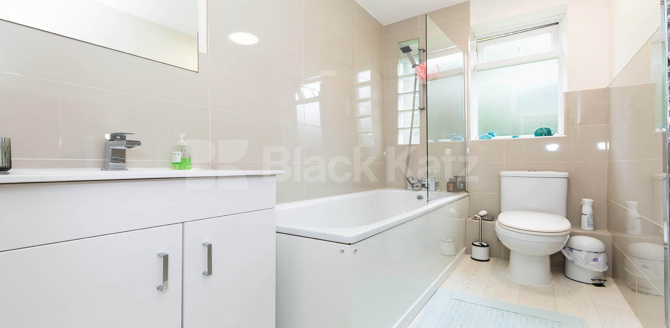 			1 Bedroom, 1 bath, 1 reception Flat			 Crescent Road, CROUCH END